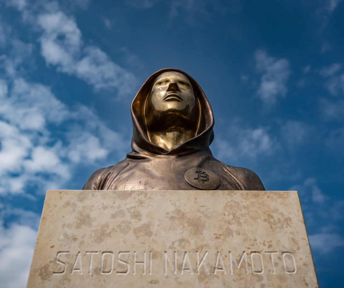 Photo of the Satoshi Nakamoto statue